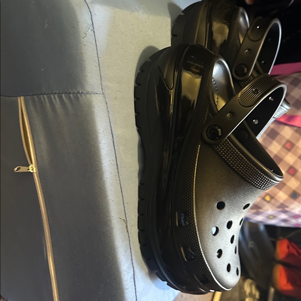 CROCS Black Platform Clogs - Picture 8 of 8